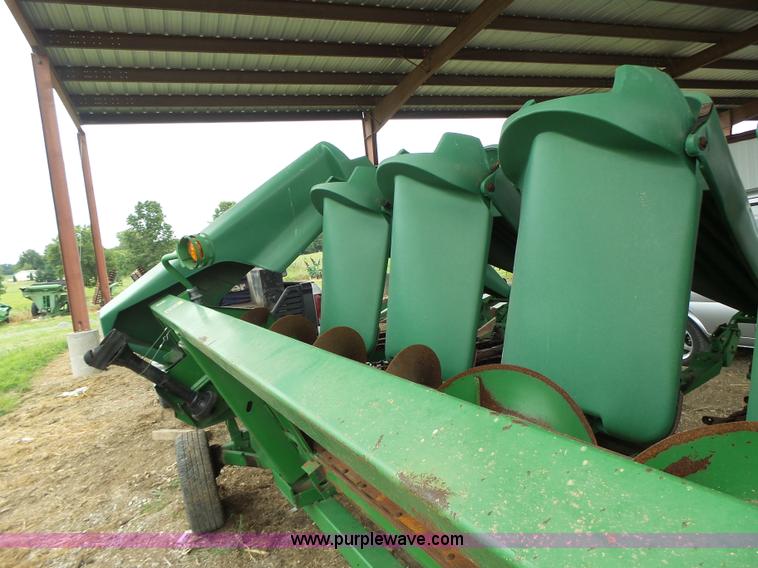 image for item K5730 1998 John Deere 693 corn head