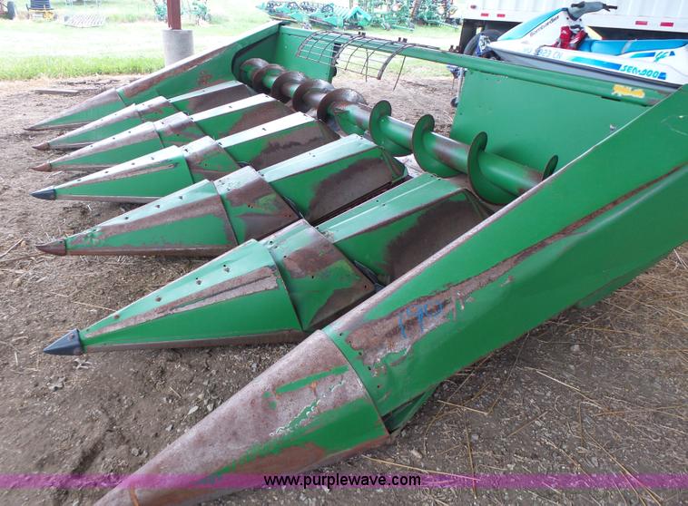 image for item K5731 John Deere 643 corn head