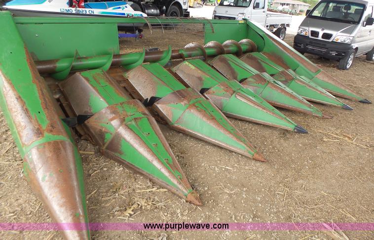 image for item K5731 John Deere 643 corn head