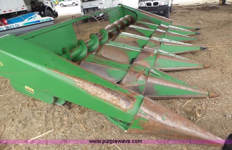 image for item K5731 John Deere 643 corn head