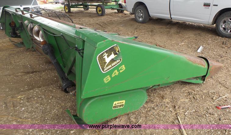 image for item K5731 John Deere 643 corn head