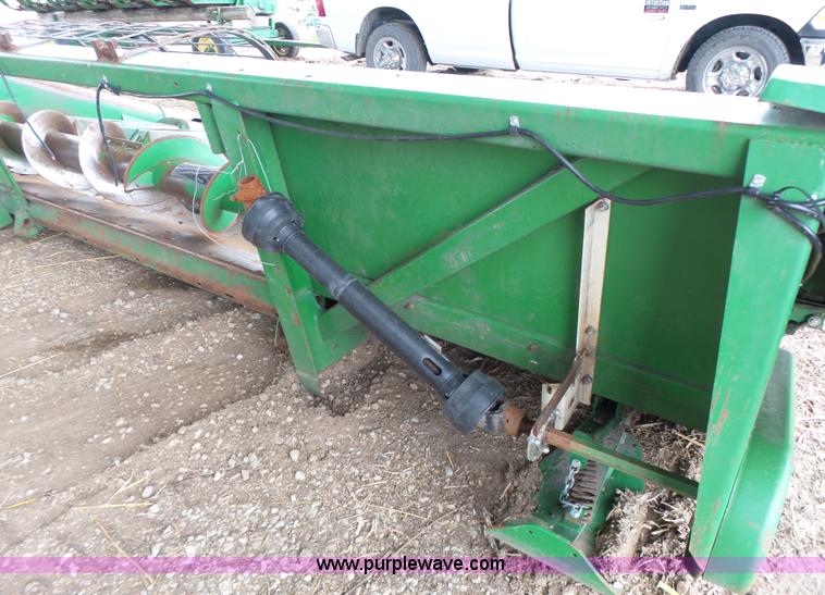 image for item K5731 John Deere 643 corn head