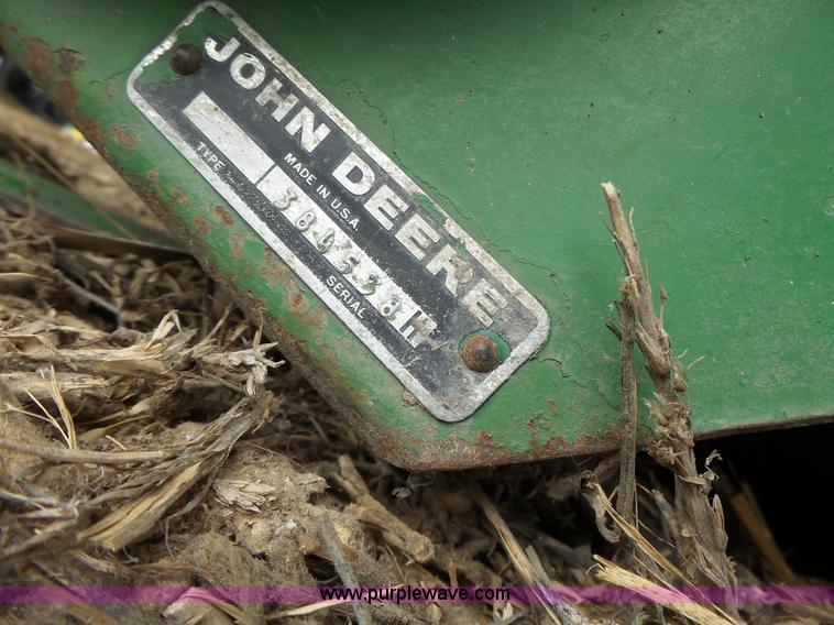 image for item K5731 John Deere 643 corn head