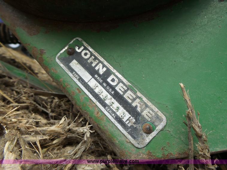 image for item K5731 John Deere 643 corn head