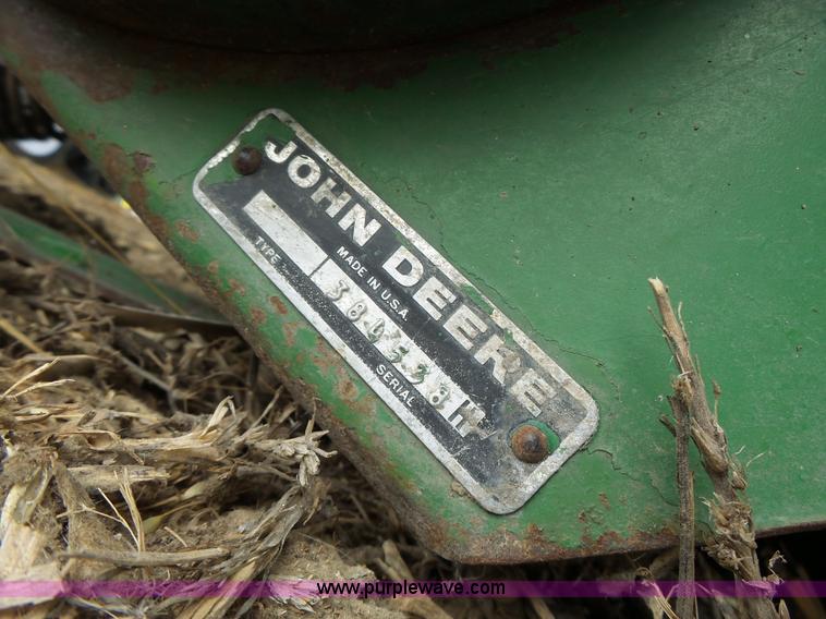 image for item K5731 John Deere 643 corn head