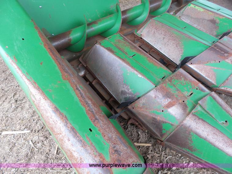 image for item K5731 John Deere 643 corn head