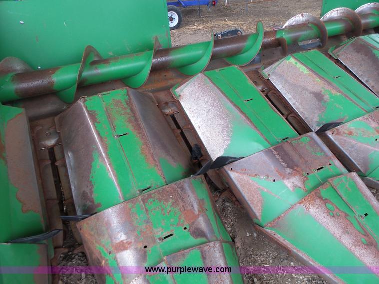 image for item K5731 John Deere 643 corn head