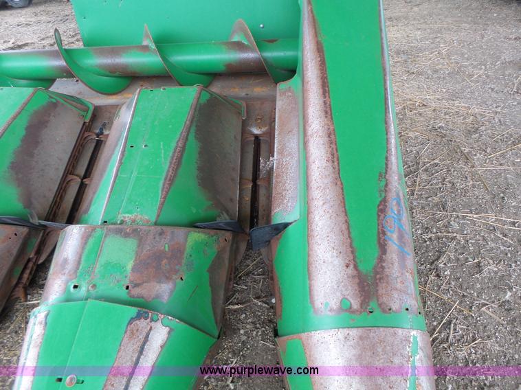 image for item K5731 John Deere 643 corn head