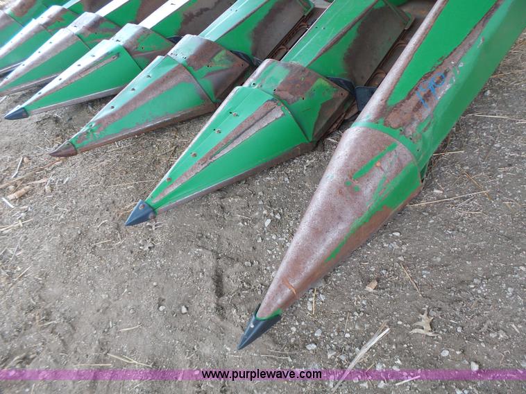 image for item K5731 John Deere 643 corn head