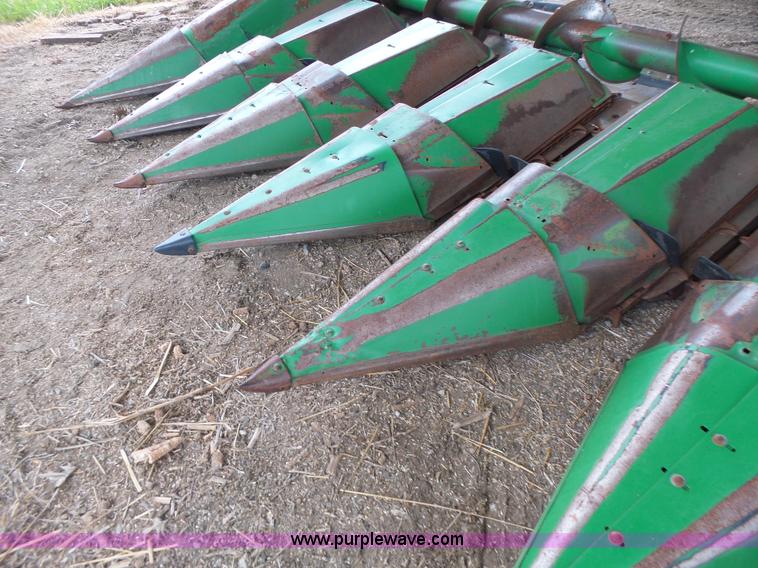 image for item K5731 John Deere 643 corn head