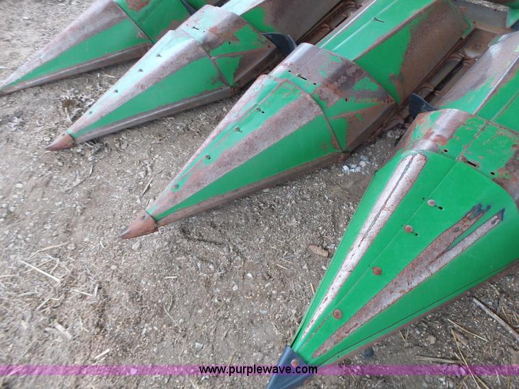 image for item K5731 John Deere 643 corn head