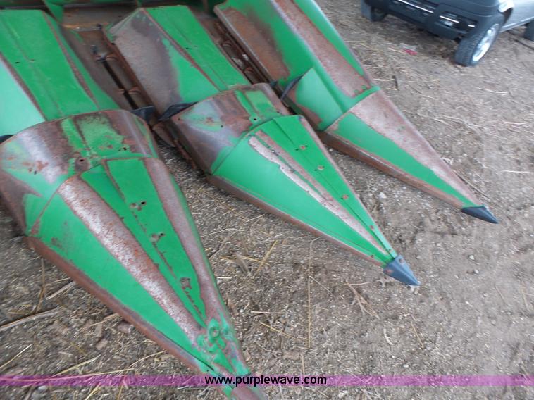 image for item K5731 John Deere 643 corn head