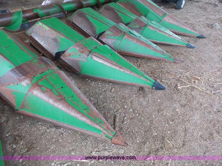 image for item K5731 John Deere 643 corn head