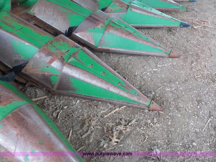 image for item K5731 John Deere 643 corn head