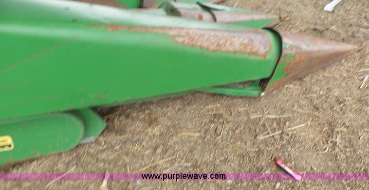 image for item K5731 John Deere 643 corn head