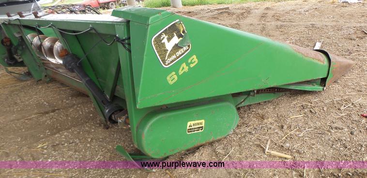image for item K5731 John Deere 643 corn head