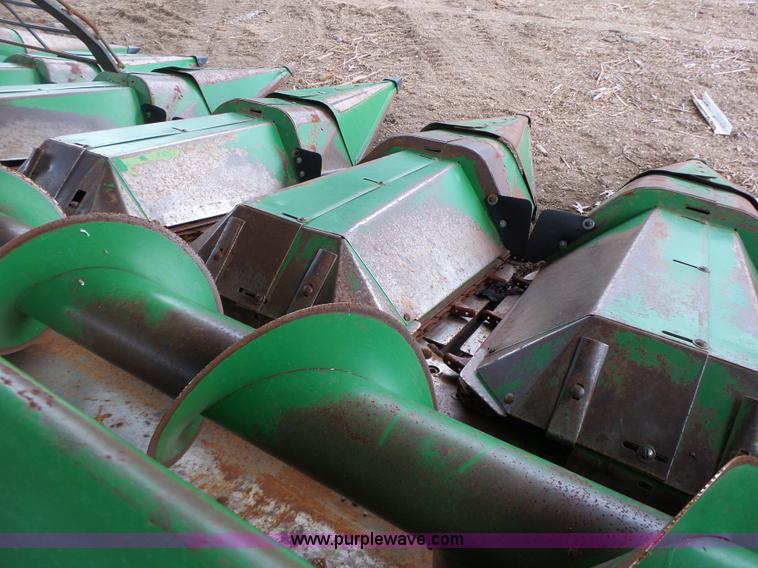 image for item K5731 John Deere 643 corn head