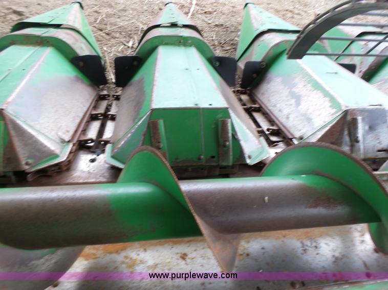 image for item K5731 John Deere 643 corn head