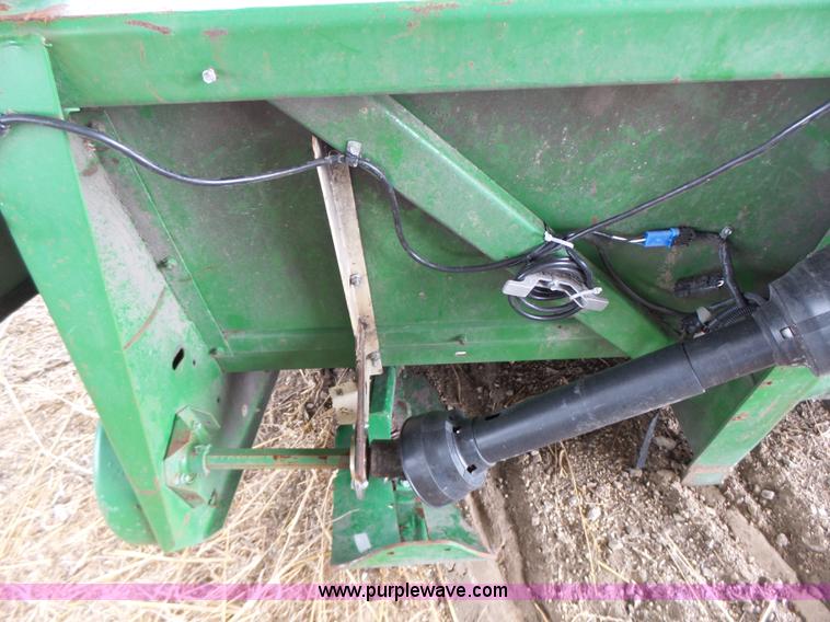 image for item K5731 John Deere 643 corn head