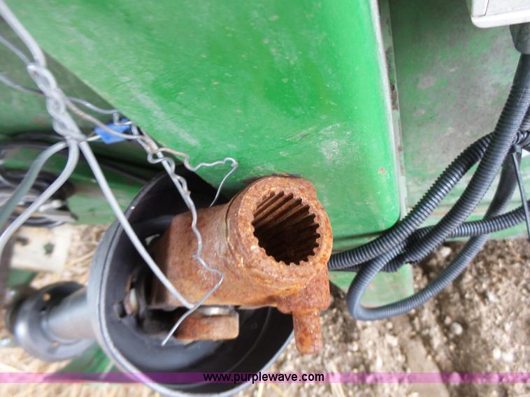 image for item K5731 John Deere 643 corn head