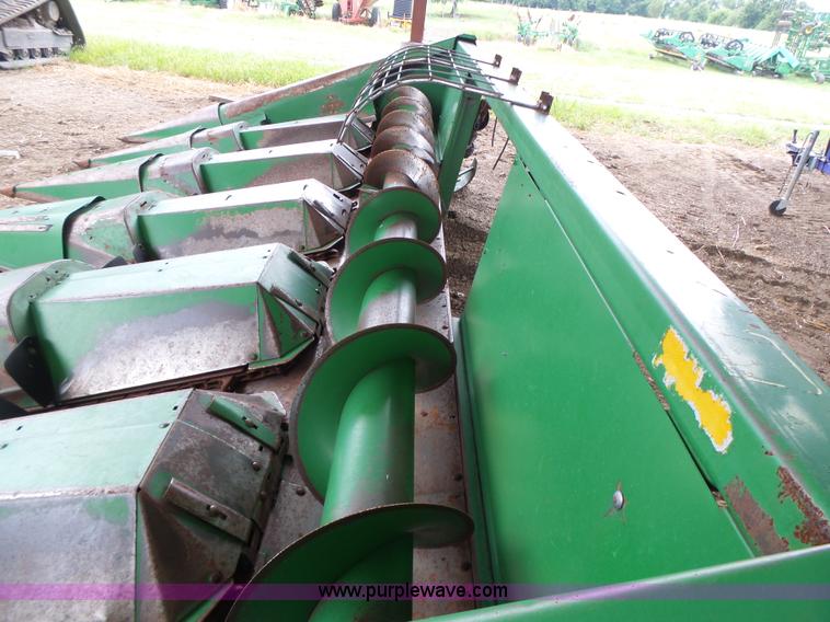 image for item K5731 John Deere 643 corn head