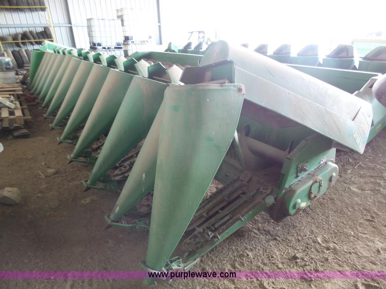 image for item K8442 John Deere 1293 corn head