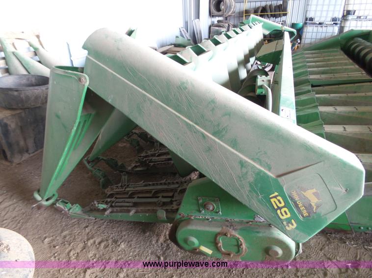 image for item K8442 John Deere 1293 corn head