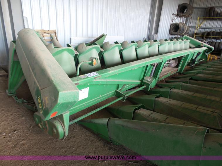 image for item K8442 John Deere 1293 corn head
