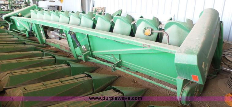 image for item K8442 John Deere 1293 corn head