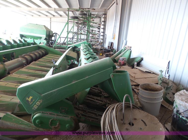 image for item K8442 John Deere 1293 corn head