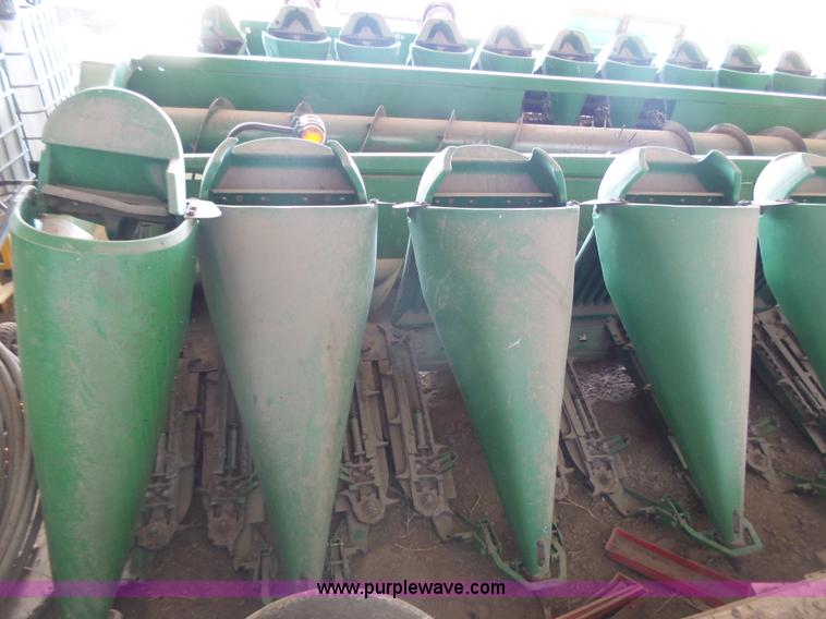 image for item K8442 John Deere 1293 corn head