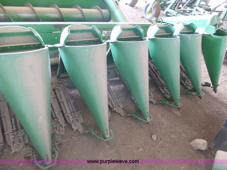 image for item K8442 John Deere 1293 corn head