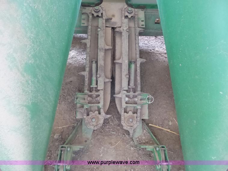 image for item K8442 John Deere 1293 corn head