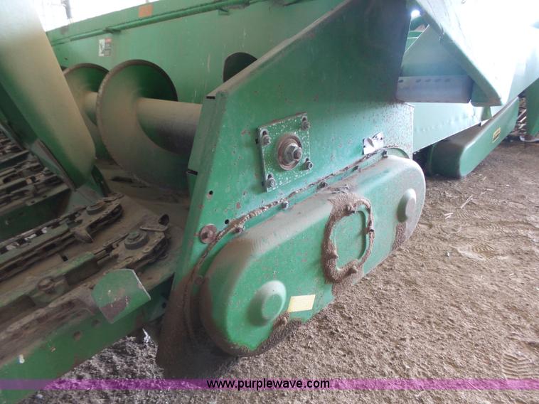image for item K8442 John Deere 1293 corn head