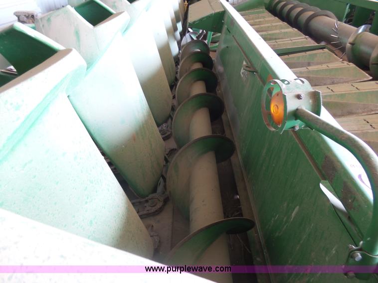 image for item K8442 John Deere 1293 corn head