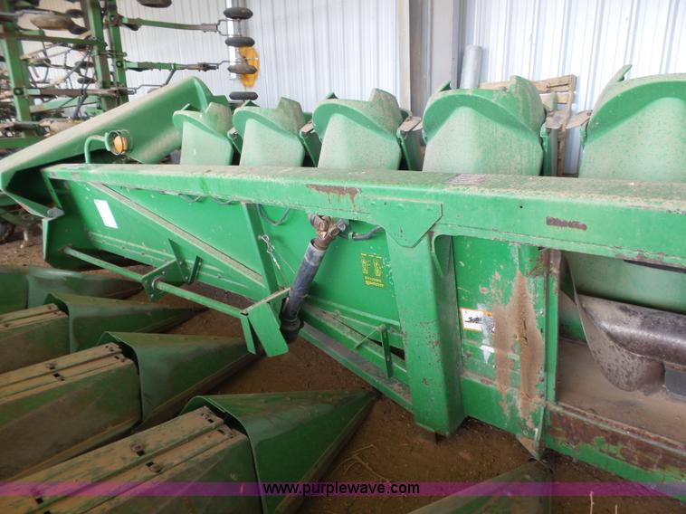 image for item K8442 John Deere 1293 corn head