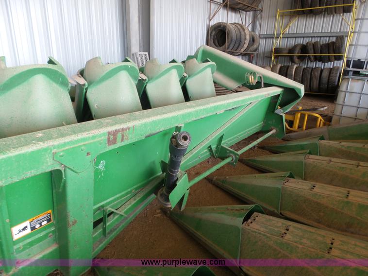 image for item K8442 John Deere 1293 corn head
