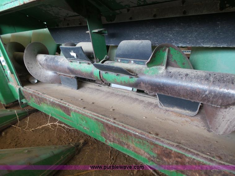 image for item K8442 John Deere 1293 corn head