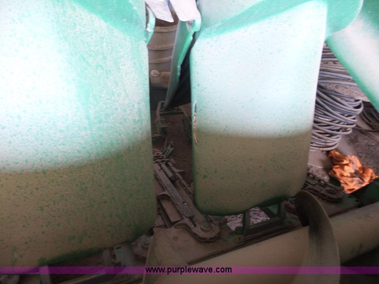 image for item K8442 John Deere 1293 corn head