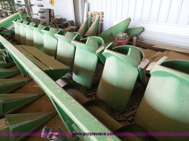 image for item K8442 John Deere 1293 corn head