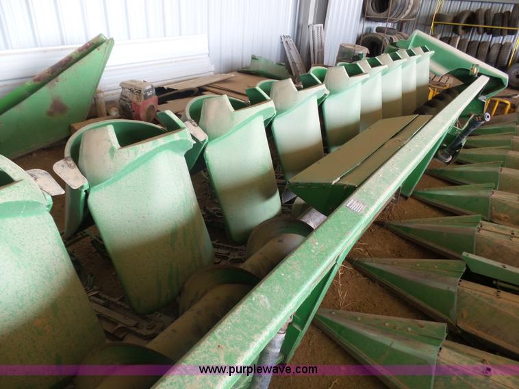 image for item K8442 John Deere 1293 corn head