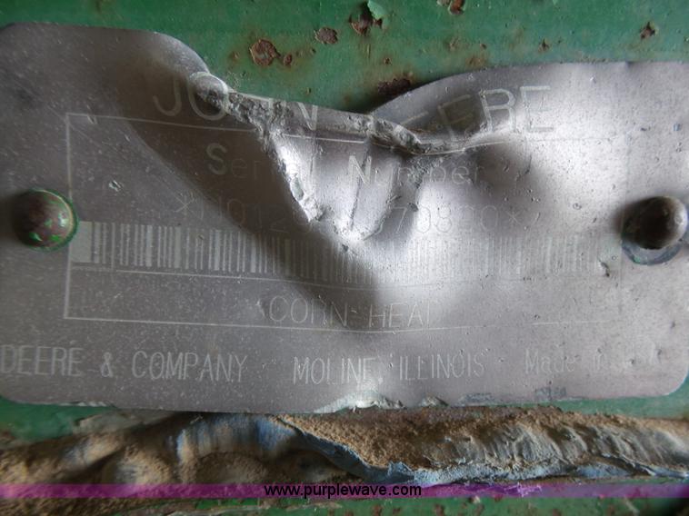 image for item K8442 John Deere 1293 corn head