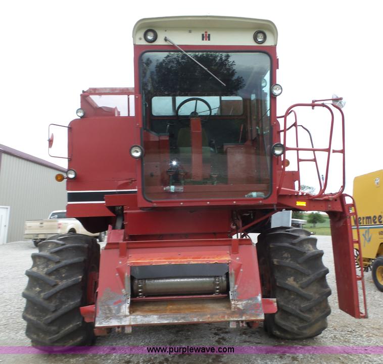 image for item L4009 1981 International 1460 Axial-Flow combine