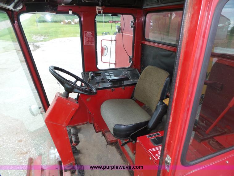 image for item L4009 1981 International 1460 Axial-Flow combine
