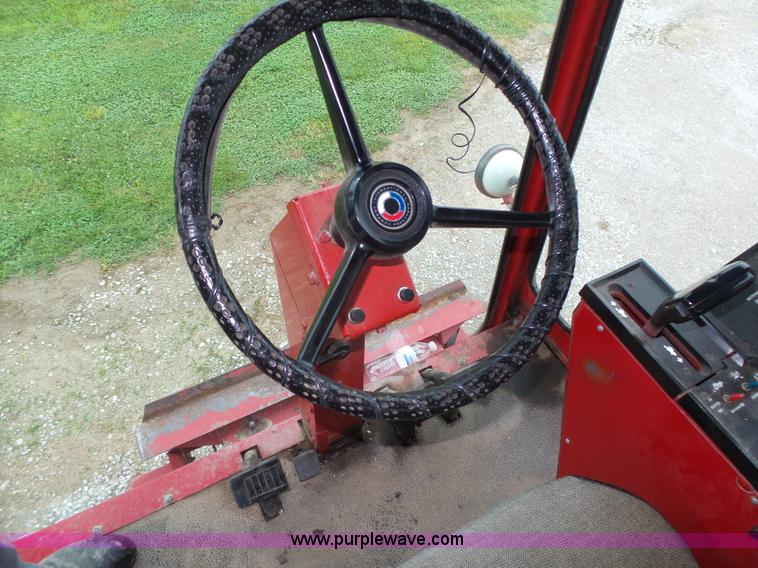 image for item L4009 1981 International 1460 Axial-Flow combine