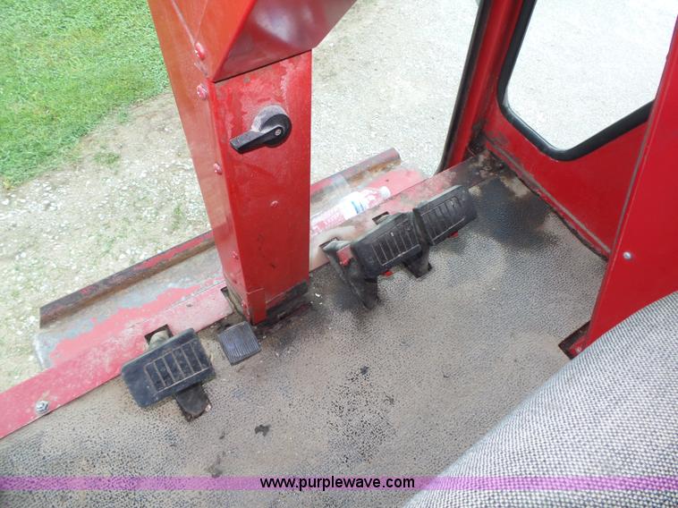 image for item L4009 1981 International 1460 Axial-Flow combine