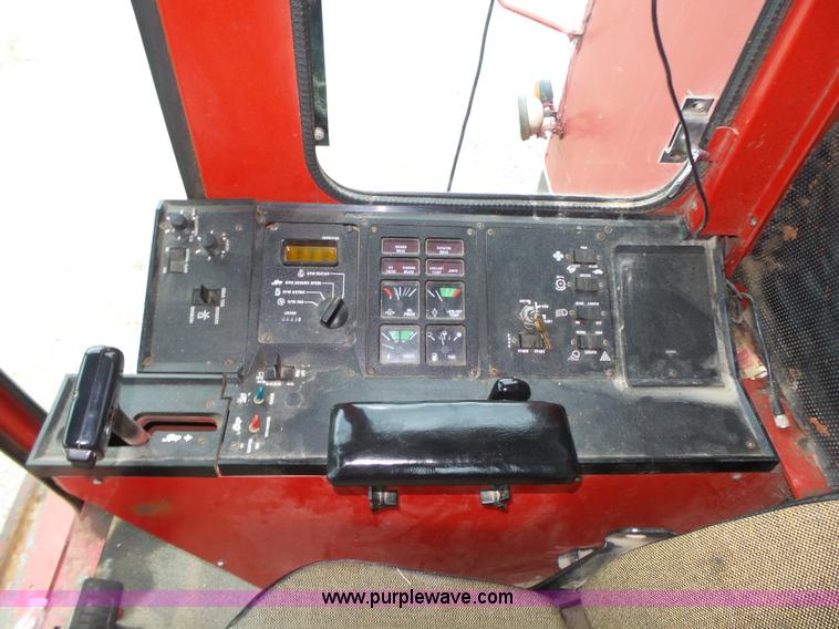 image for item L4009 1981 International 1460 Axial-Flow combine