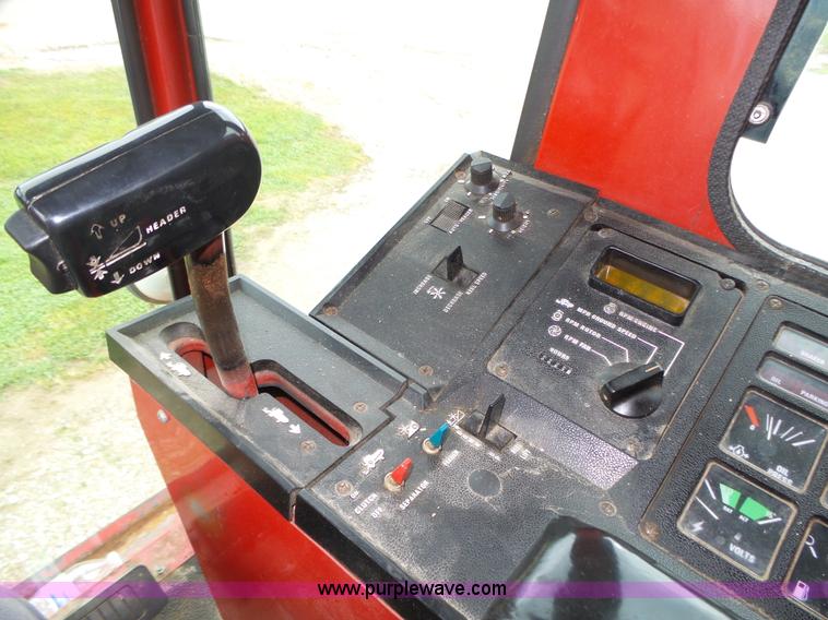 image for item L4009 1981 International 1460 Axial-Flow combine