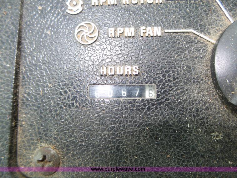 image for item L4009 1981 International 1460 Axial-Flow combine