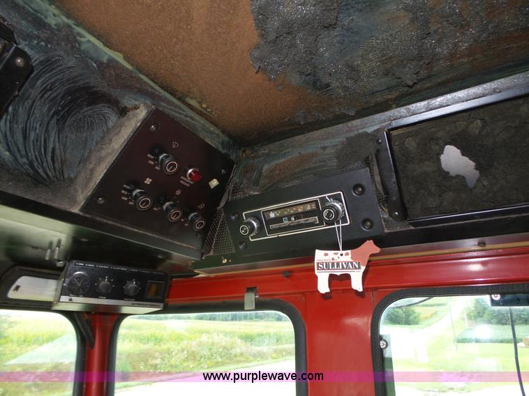 image for item L4009 1981 International 1460 Axial-Flow combine